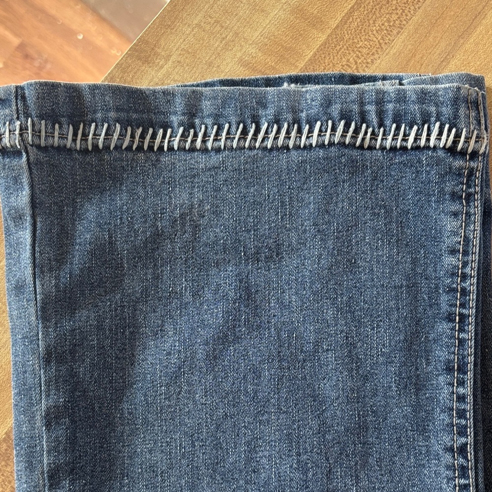 Tyte Jeans Women's Boot Cut in Classic Blue Size 5 EUC Distressed - Picture 2 of 10